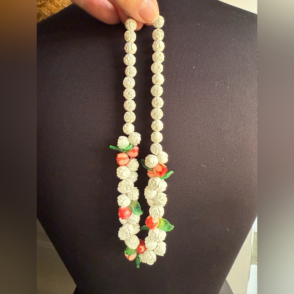 Vintage beaded rosette single strand necklace